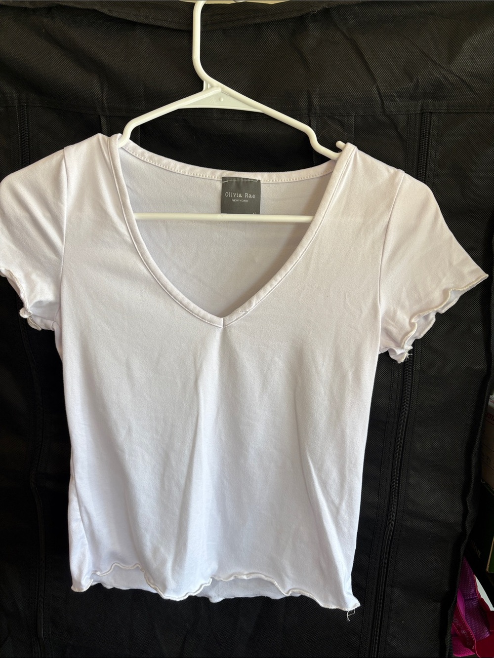 Olivia Rae White V-Neck Short Sleeve Lettuce Hem Tee